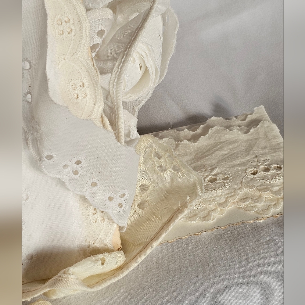 Vintage Eyelet Trim Collection - Picture 7 of 11